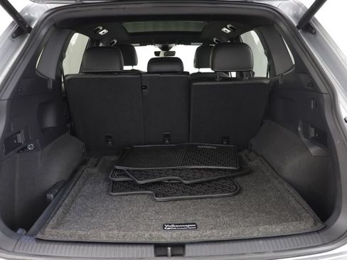 Certified 2024 Volkswagen Tiguan SE R-Line AWD/4WD image 17