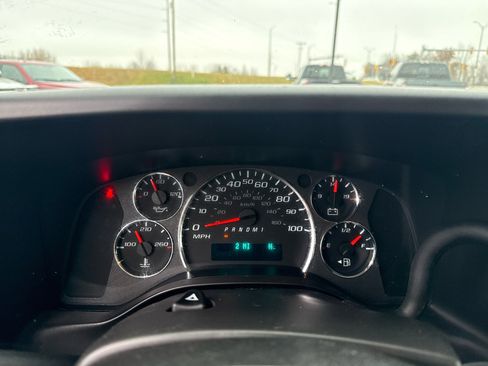 Used 2021 Chevrolet Express 3500 w/ Driver Convenience Package image 15