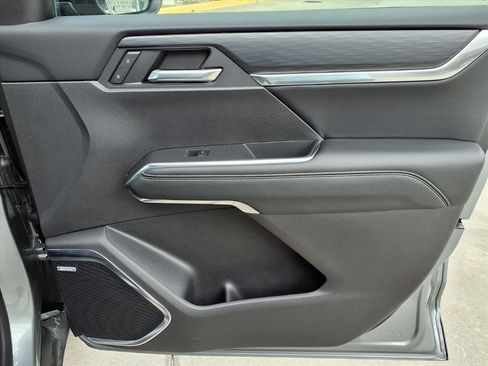 Used 2025 GMC Acadia Elevation FWD image 10