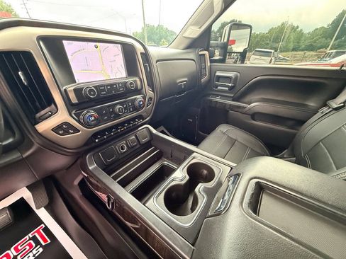 Used 2015 GMC Sierra 2500 Denali w/ Duramax Plus Package AWD/4WD image 33