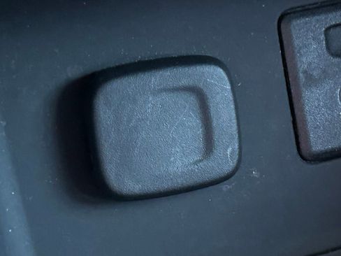 Used 2023 GMC Acadia SLT image 31