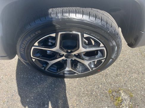 Used 2025 Jeep Compass Limited image 31