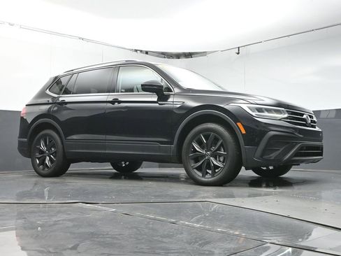 Used 2024 Volkswagen Tiguan SE image 41