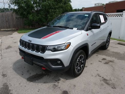 Used 2025 Jeep Compass Trailhawk AWD/4WD image 11