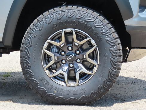 New 2026 Chevrolet Colorado ZR2 w/ Technology Package AWD/4WD image 19