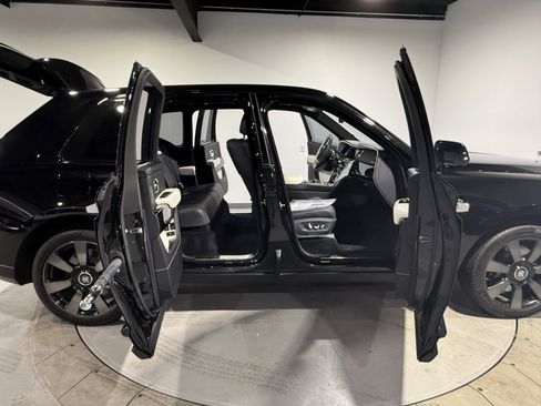 Used 2023 Rolls-Royce Cullinan image 15