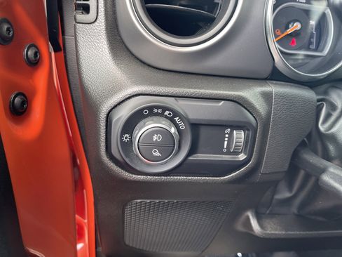 Used 2023 Jeep Gladiator Sport AWD/4WD image 22