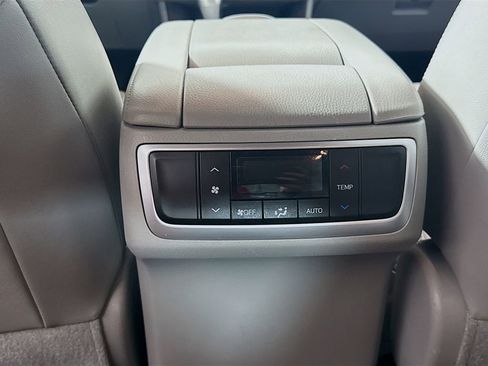 Certified 2018 Toyota Highlander XLE FWD image 26