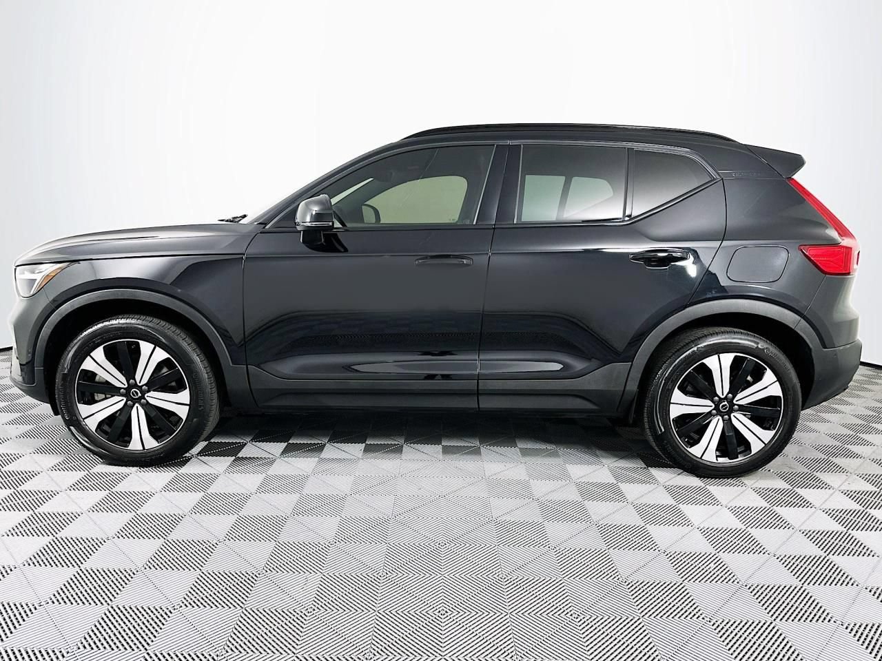 Used 2023 Volvo XC40 Recharge Plus AWD/4WD image 7