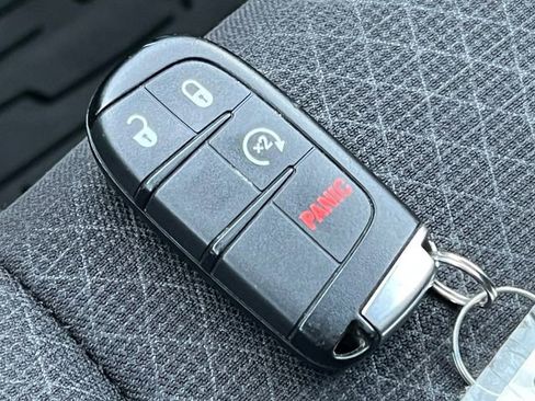 Used 2018 Jeep Grand Cherokee Laredo w/ All-Weather Capability Group image 29