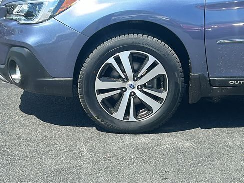 Used 2018 Subaru Outback 2.5i Limited AWD/4WD image 9