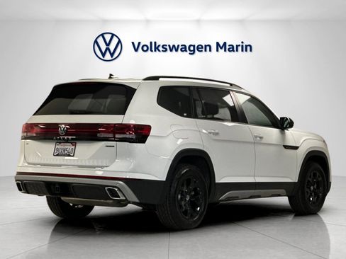 Used 2025 Volkswagen Atlas Peak Edition SE image 5