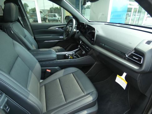 New 2026 Chevrolet Traverse LT w/ Sun and Wheel Package AWD/4WD image 18