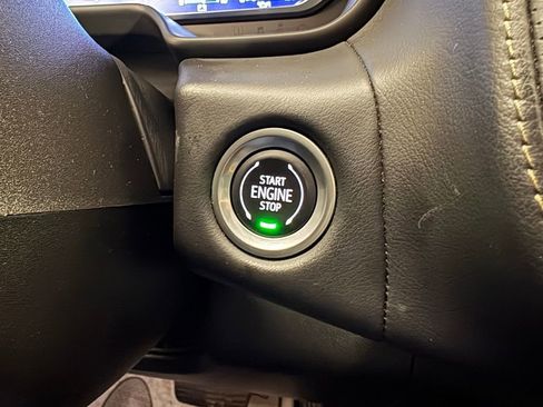 Used 2022 Chevrolet Suburban Premier image 32