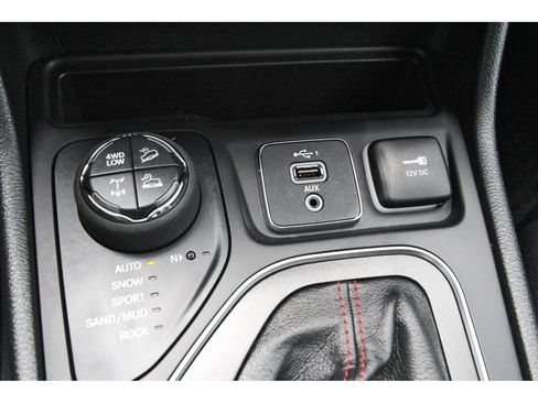 Used 2022 Jeep Cherokee Trailhawk AWD/4WD image 29