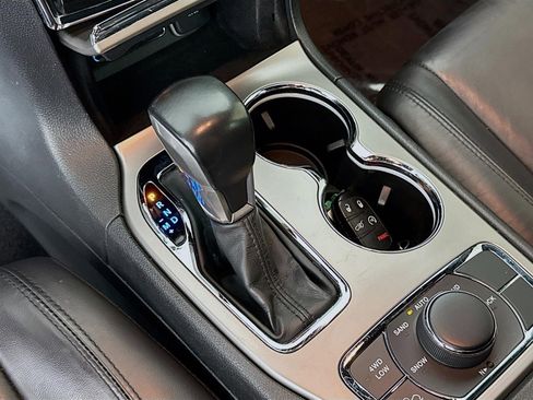 Used 2022 Jeep Grand Cherokee Limited image 20