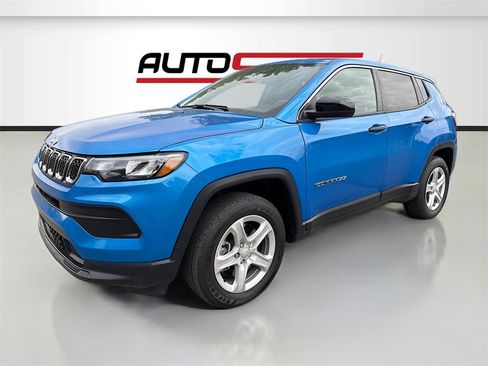 Used 2024 Jeep Compass Sport image 3