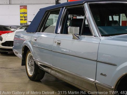 Used 1986 Lincoln Town Car image 24