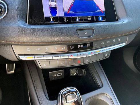 Used 2022 Cadillac XT4 Sport w/ Enhanced Visibility Package AWD/4WD image 15