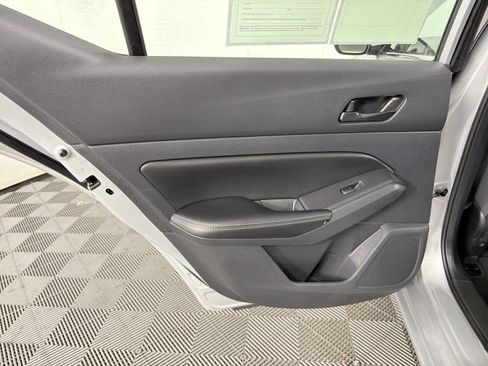 Used 2025 Nissan Altima 2.5 SV FWD image 19
