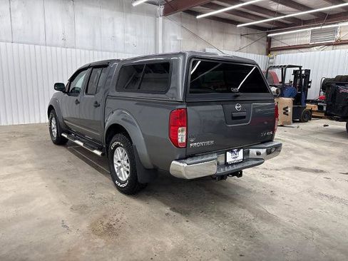 Used 2018 Nissan Frontier SV AWD/4WD image 5