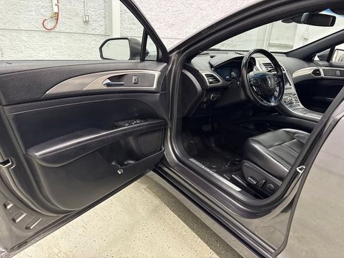 Used 2020 Lincoln MKZ FWD image 13