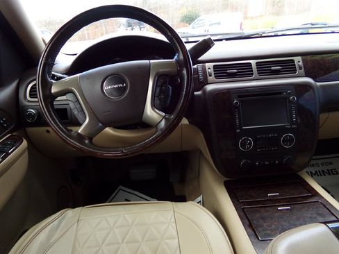 Used 2014 GMC Yukon XL Denali image 5