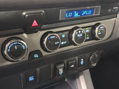 Used 2023 Toyota Tacoma TRD Off-Road image 20