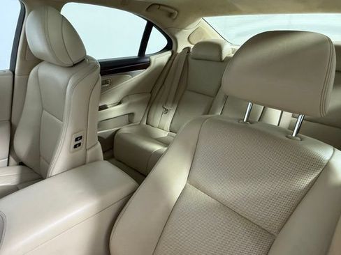 Used 2016 Lexus LS 460 w/ Comfort Package RWD image 32