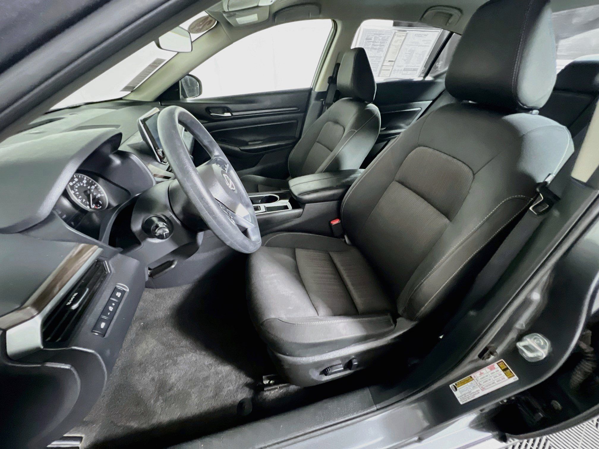 Used 2024 Nissan Altima 2.5 SV FWD image 14
