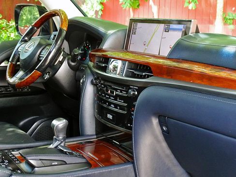 Used 2016 Lexus LX 570 4WD w/ Luxury Package image 57