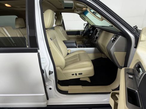 Used 2016 Ford Expedition XLT w/ Equipment Group 202A RWD image 5
