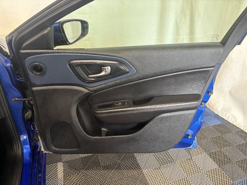 Used 2015 Chrysler 200 S FWD image 12