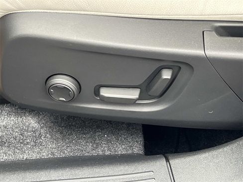 New 2026 Volvo XC40 B5 Ultra w/ Climate Package image 22