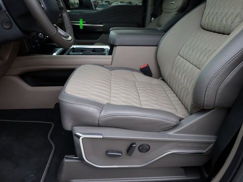 Used 2025 Ford F350 Platinum w/ Platinum Plus Package image 15