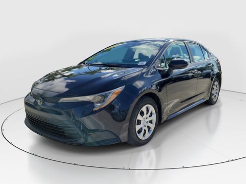 Certified 2024 Toyota Corolla LE FWD image 3