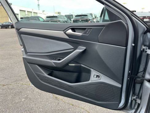 Used 2025 Volkswagen Jetta SE image 20