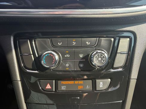 Used 2022 Buick Encore Preferred AWD/4WD image 27