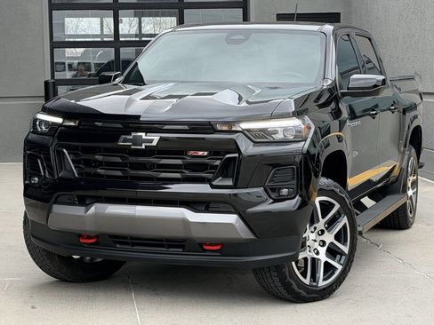 Used 2024 Chevrolet Colorado Z71 w/ Z71 Convenience Package 2 image 3