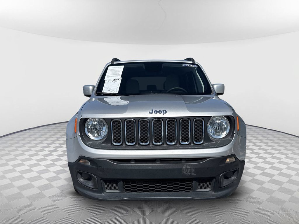 Used 2018 Jeep Renegade Latitude FWD image 3