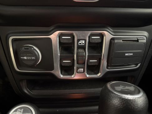 Used 2020 Jeep Wrangler Unlimited Sport image 29