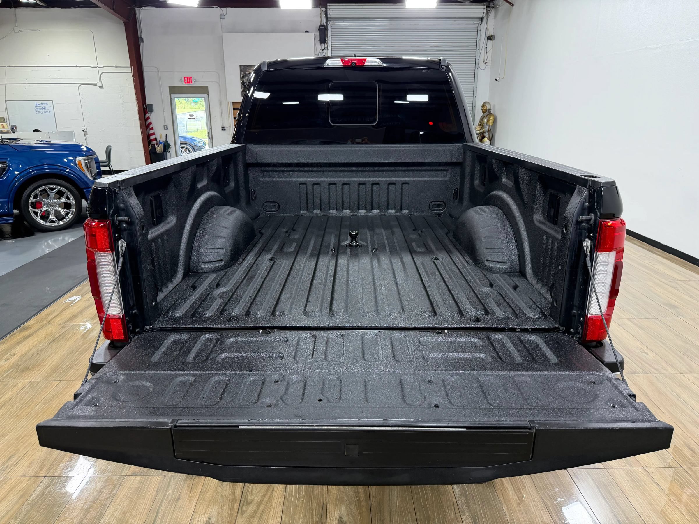 Used 2019 Ford F250 Lariat w/ Lariat Ultimate Package AWD/4WD image 8