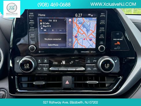 Used 2022 Toyota Highlander XLE AWD/4WD image 15