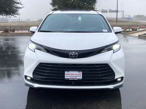 New 2026 Toyota Sienna XLE Woodland Edition AWD/4WD image 2