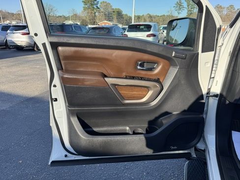 Used 2021 Nissan Titan Platinum Reserve w/ Moonroof Package image 16