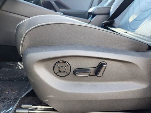 New 2026 Volkswagen Tiguan SE image 8