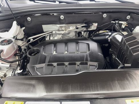 Used 2025 Volkswagen Atlas Cross Sport SE FWD image 76