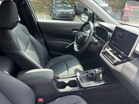 Used 2026 Toyota Corolla Cross XLE w/ Convenience Package FWD image 33