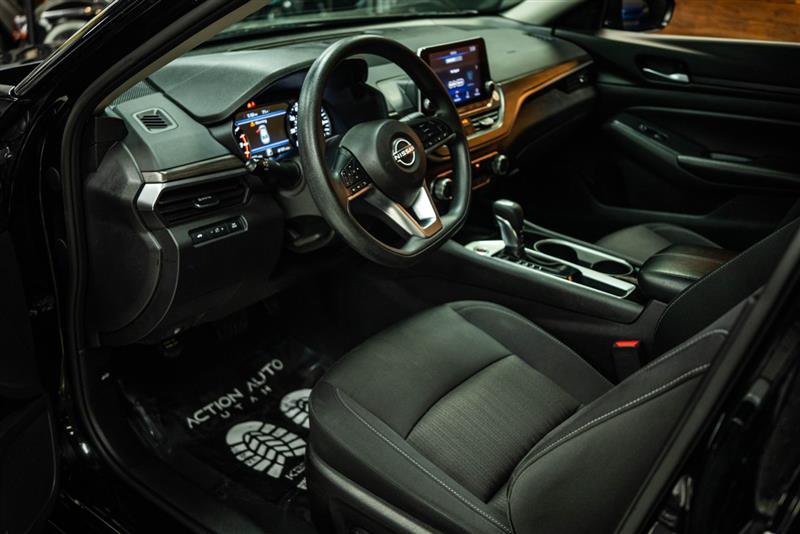 Used 2024 Nissan Altima 2.5 SV FWD image 8
