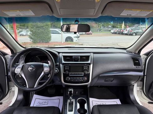 Used 2018 Nissan Altima 2.5 SR w/ Interior Lighting Package FWD image 21
